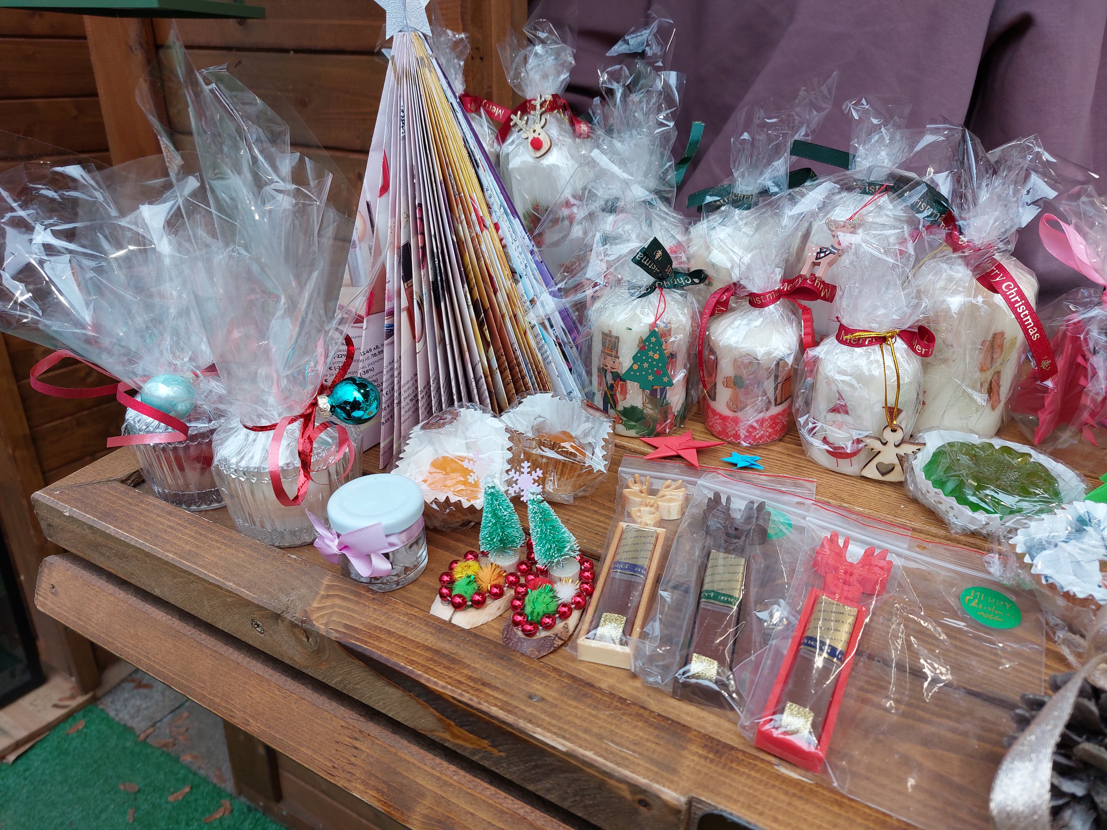 Selbstgemachte Produkte am Weihnachtsmarktstand